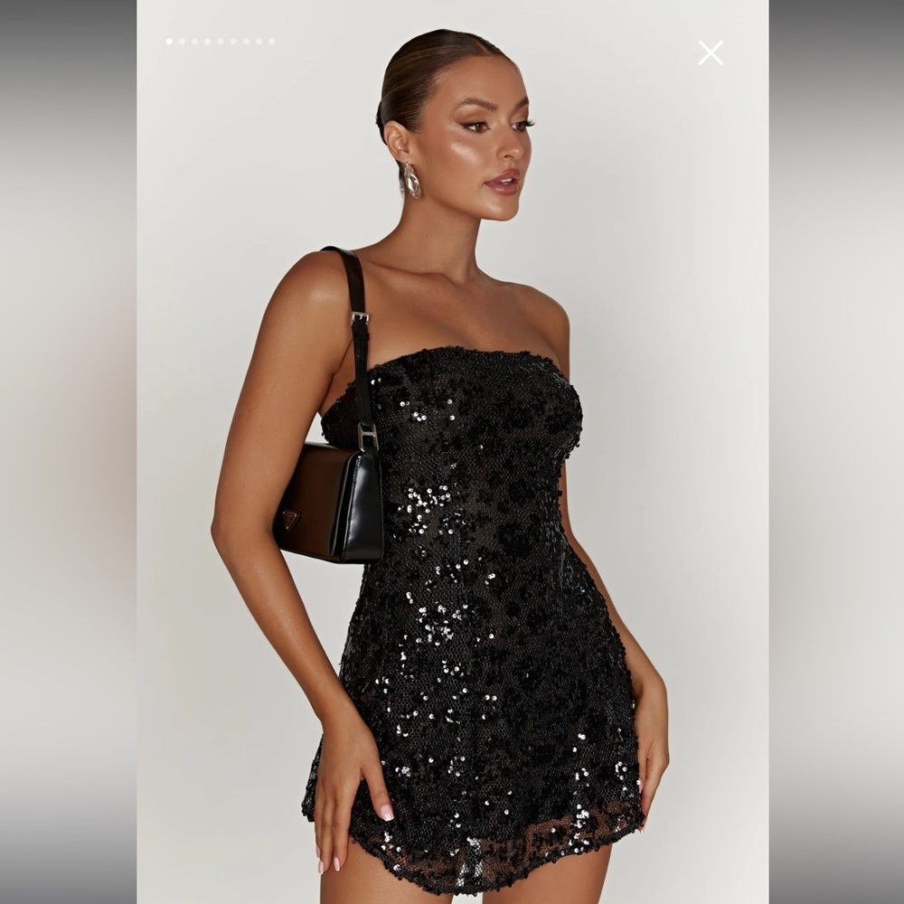 Meshki EVERLEIGH - Strapless Sequin Mini Dress - Black
Size Large New With Tag
